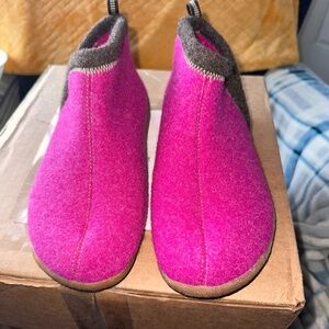 Women's Fuchsia Felt Slip-On Slippers with Brown Trim